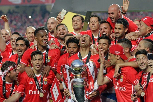 Những giải thưởng mà Benfica đạt được nhờ sự cố gắng của tất cả mọi người